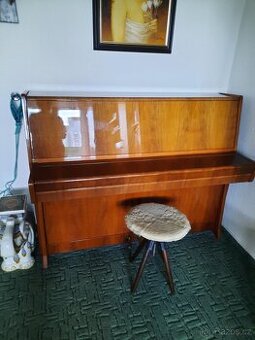 Piano PETROF
