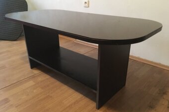 Konferenční stolek