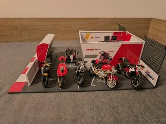 Motorky s garáží - 1