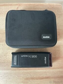 Godox AD200 + příslušenství (softboxy, stativ, držák, grid…)