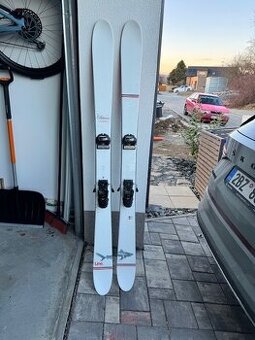 Lyže LINE Bacon 184 cm jako nové