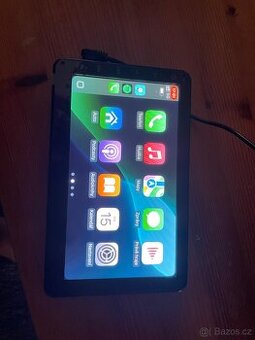 Multimediální 7" monitor k propojení autorádia a telefonu