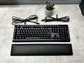 Herní klávesnice Razer BLACKWIDOW V4 PRO (Green Switch)