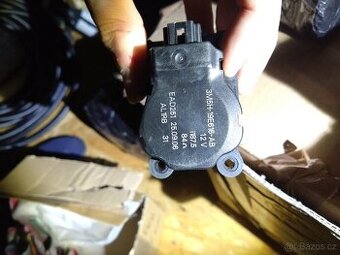 Krokový pohon klapky klimatizace/topení