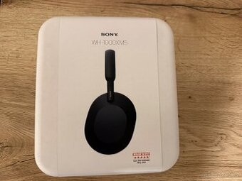 Sluchátka Sony XM5