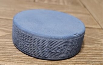 Modrý puk odhlečený