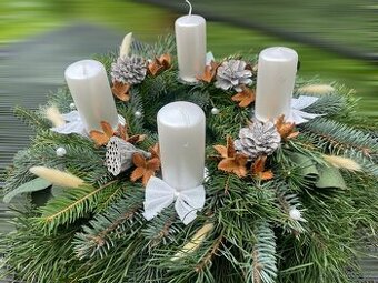 Adventní dekorace, věnce a svícny
