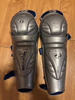 Hokejové chrániče holeni vel 9”