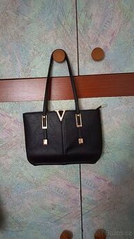 Dámská elegantní menší kabelka