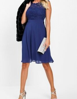 Elegantní společenské šaty 40