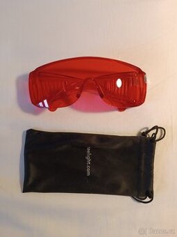 Červené brýle - světlé, Hynek Medřický