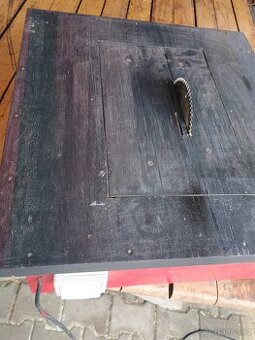 Dílenská cirkulárka.