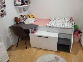 Dětská vyvýšená postel se stolem a skříňkou bez matrace