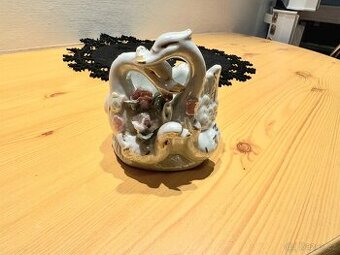 Porcelánová dóza - labutě