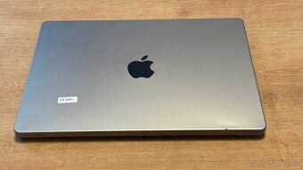 Appla MacBook Pro 2023 - mezinárodní klávesnice - 1