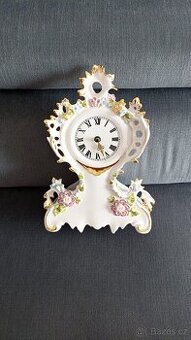 Růžové porcelánové hodiny