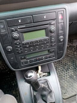 PRODÁM VOLKSWAGEN SHARAN 2005