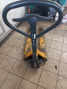 Paletový vozík paleťák