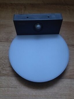 LED venkovní světlo s pohybovým ( RIP ) senzorem