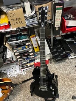 Piano, kytaru, spanelku, fletnu, el.kytaru a kombo