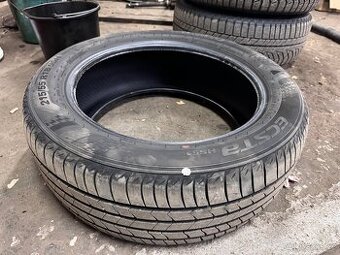 Zánovní letní pneu KUMHO 215/55 R17 (najeto cca 500km )
