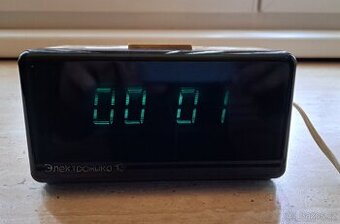 digitální hodiny s budíkem z roku 1985