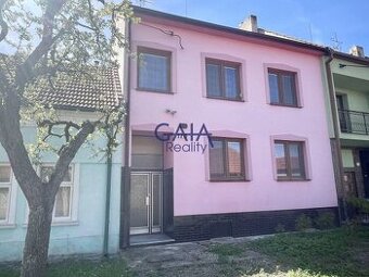 Louka - Rodinný dům 5+1 se zahradou a garáží - 189m2