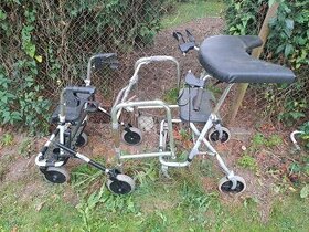 Tři invalidni pomucky na chůzi levně