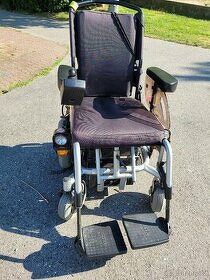 Prodám elektrický invalidní vozík, který je spolehlivý a má - 1