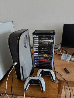 PS5 + 2 ovladače + hry