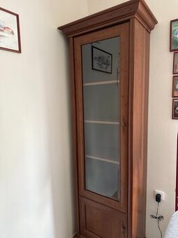 Vitrína s prosklenými dveřmi - 1