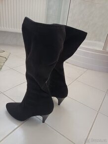 Černé semišové kozačky