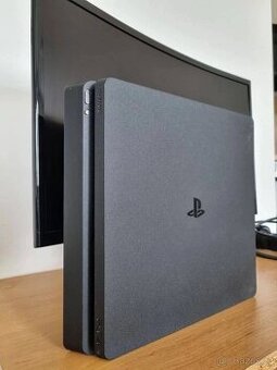 Playstation 4 + monitor + hry