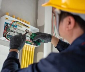 PARTIA ELEKTRIKÁROV/ JEDNOTLIVEC ELEKTRIKÁR/ ELEKTRIKÁRI