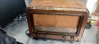 Staré rádio Tesla romance