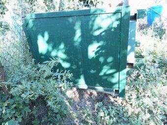 Prodám nesenou pracovní bednu za  traktot