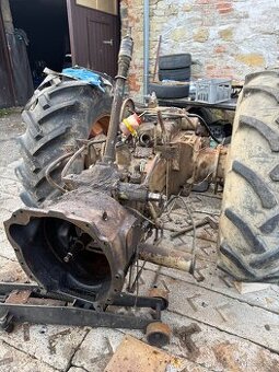 Prodám kompletní zadek zetor 6911 s pedály