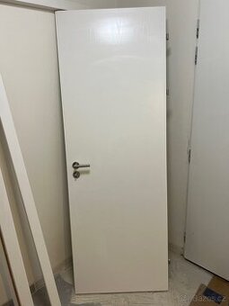 Dveře s kováním (211x75) + futra