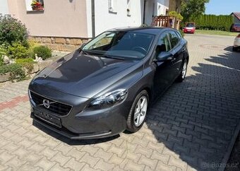 Volvo V40 1,6i pravidelný sevis Top stav benzín