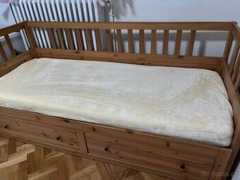rozkládací postel Ikea Hemnes + peřiňák hnědé barvy