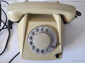 Prodám 4x RETRO stolní telefony na pevnou linku viz foto.