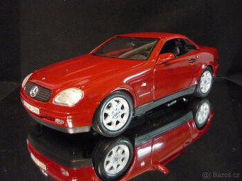 Mercedes Benz SLK 230 se skládací střechou Maisto 1/18