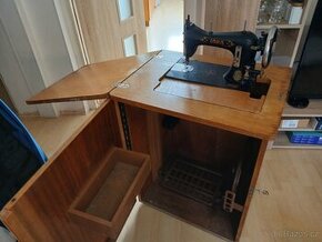 Retro šicí skrinkovy stroj zn.LADA