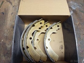 Zadní brzdové pakny a brzdový váleček Suzuki Samurai