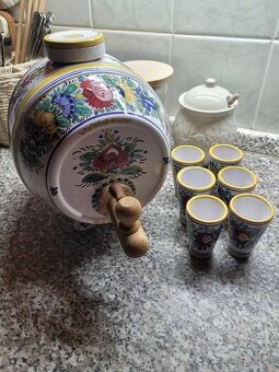 Keramický soudek na víno s pohárky