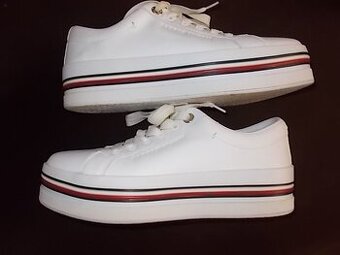 KOŽENÉ BOTASKY TOMMY HILFIGER V.38 TOP STAV