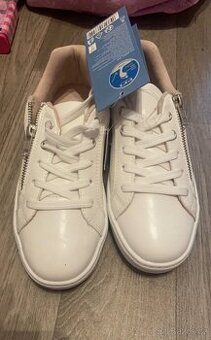 Bílé tenisky Pepperts velikost 35