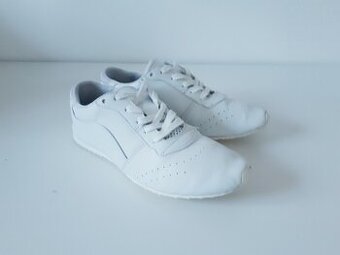 ZÁVODNÍ BOTY NA AEROBIK • zn. VENTURELLI vel. 35