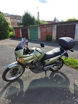 P: Honda Transalp XL650v r. 2001, najeto 52 tis.