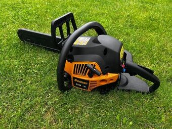 Motorová pila Partner P738.